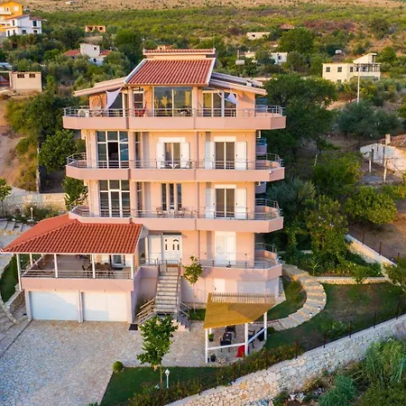 Luxurious Attic Trajas