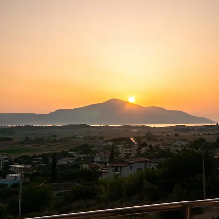 דירה Luxurious Attic Trajas