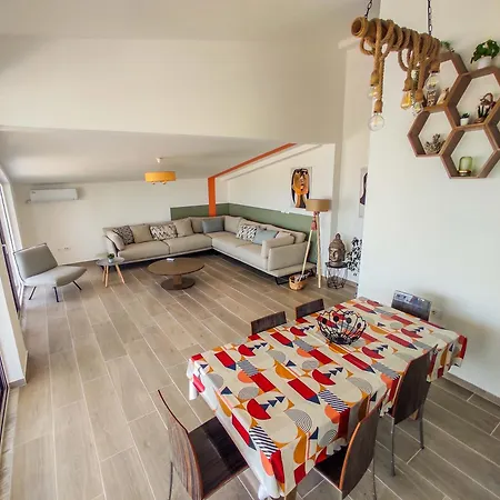 דירה Luxurious Attic Trajas